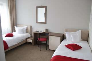 Отель Potaissa Hotel Турда Двухместный номер с 2 отдельными кроватями - Подходит для гостей с ограниченными физическими возможностями-1